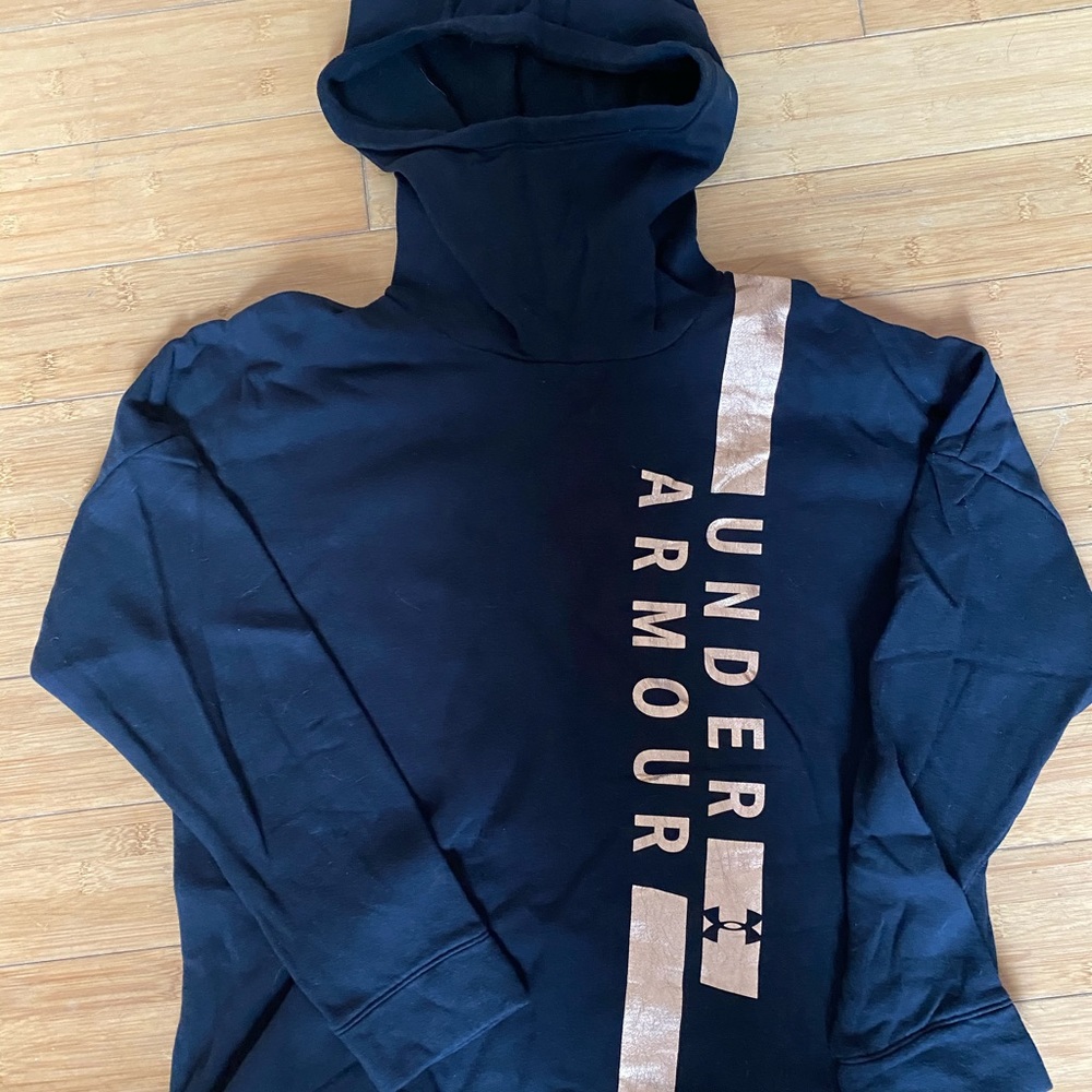 NWOT women’s under armor hoodie